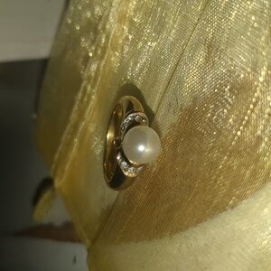 Vintage Avon Gold Pearl/Rhinestone Ring